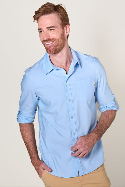 Chemise anti-UV bleue pour homme, légère et élégante, UPF 50+, idéale pour les sorties en extérieur et la protection solaire.