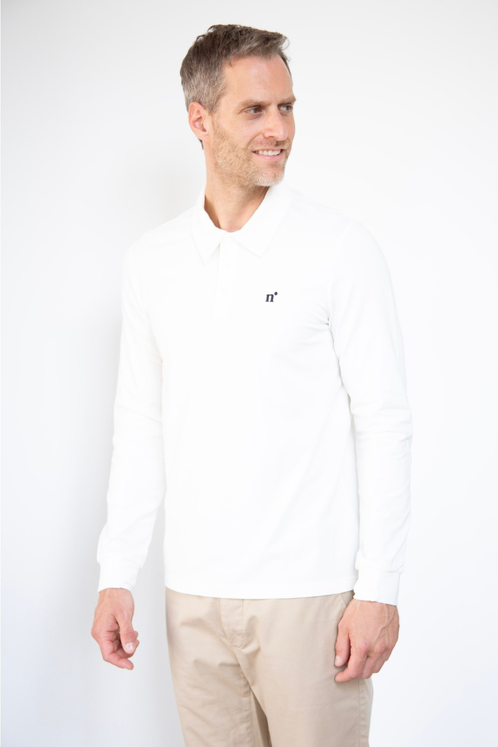 Polo anti-UV blanc à manches longues UPF50+ pour homme, léger et élégant pour la protection solaire au quotidien.