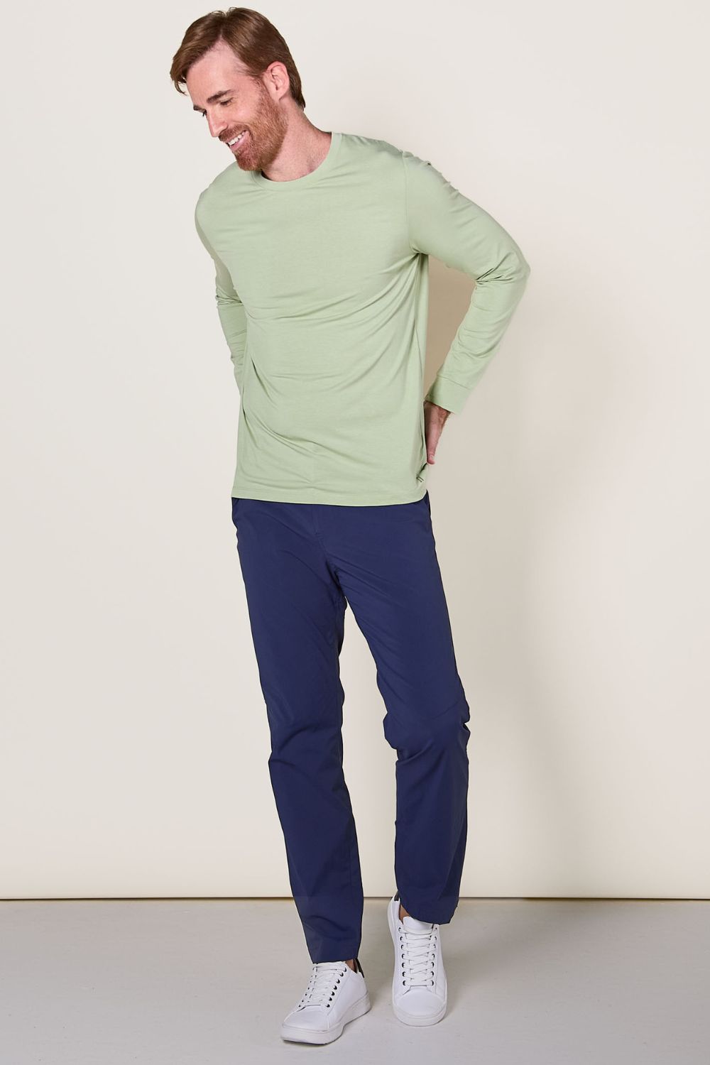 T-shirt anti-UV vert clair à manches longues pour homme, confort léger et protection solaire UPF 50+.